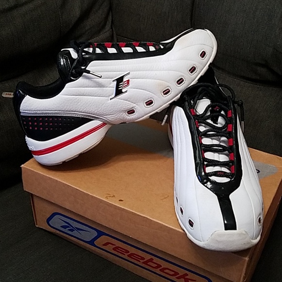 reebok on the clock walking shoe